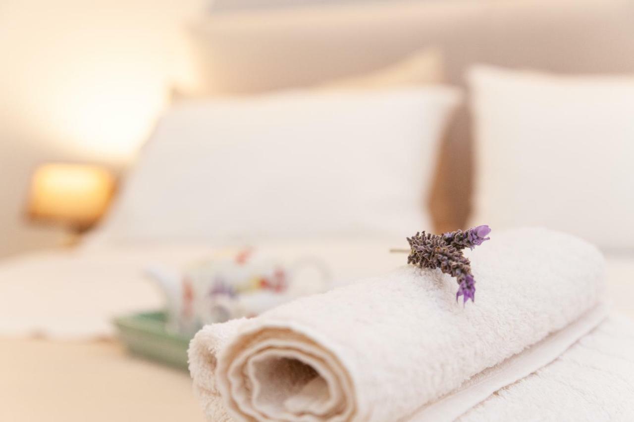 Sweet Suite Flora In Vouliagmeni Athènes Extérieur photo
