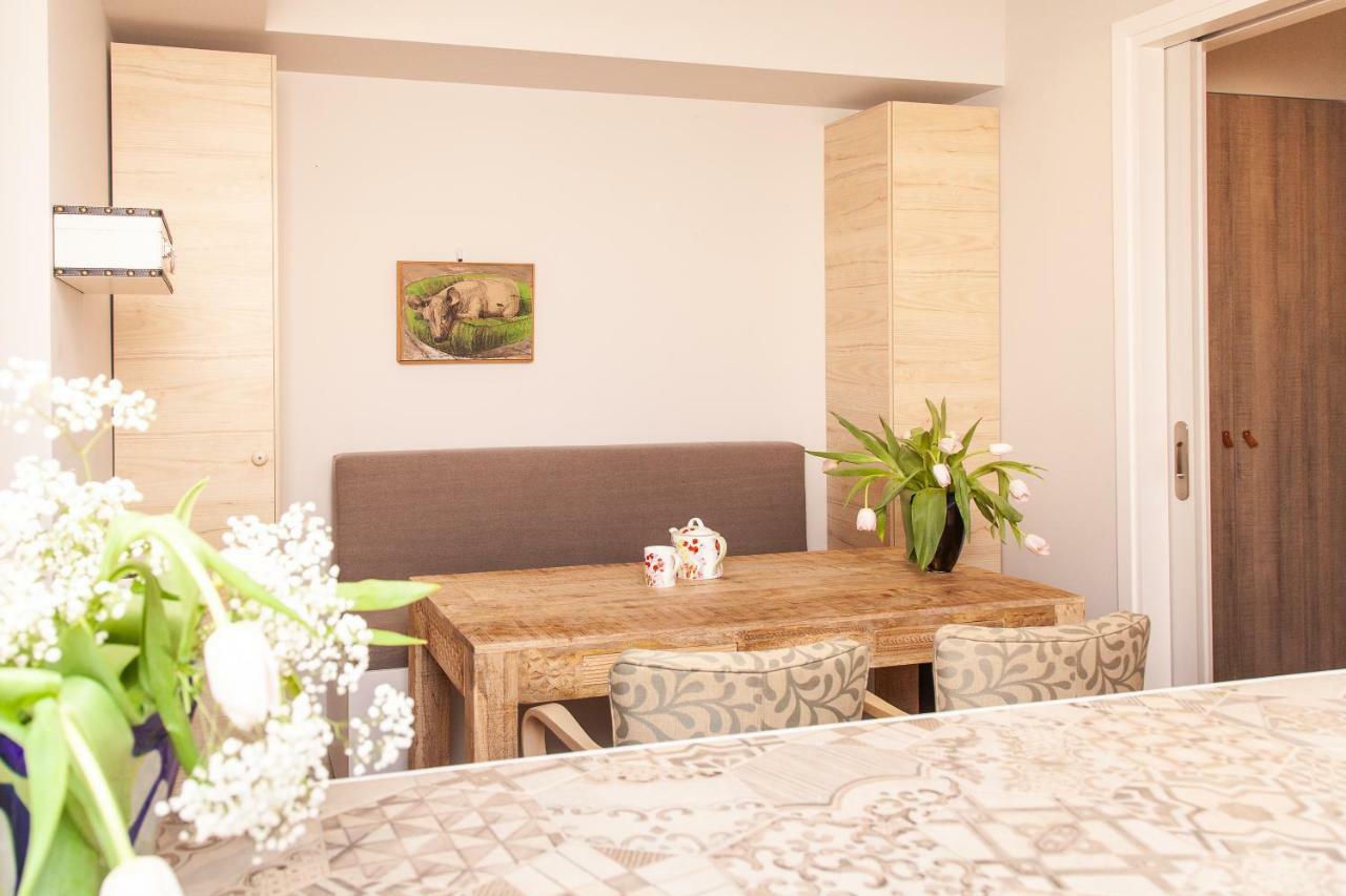 Sweet Suite Flora In Vouliagmeni Athènes Extérieur photo