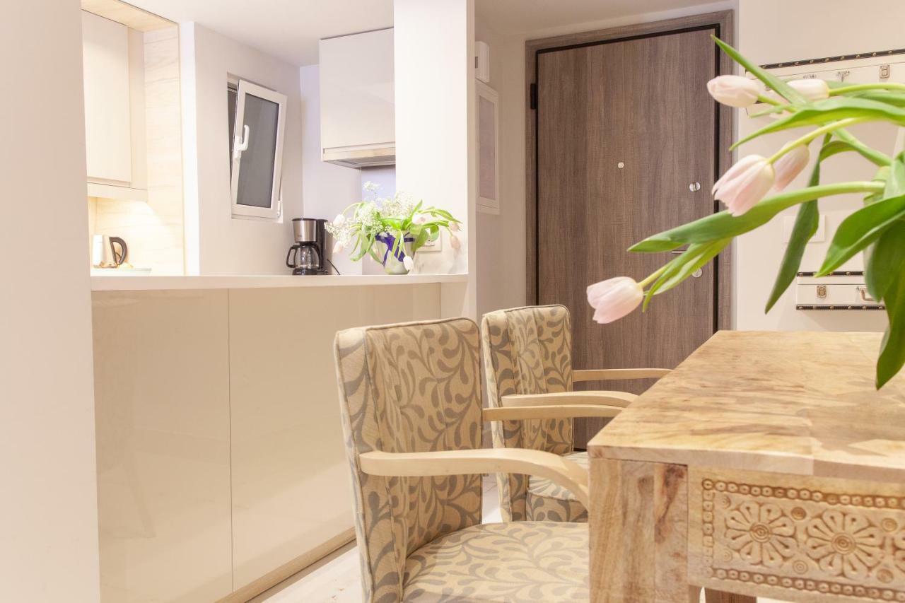 Sweet Suite Flora In Vouliagmeni Athènes Extérieur photo