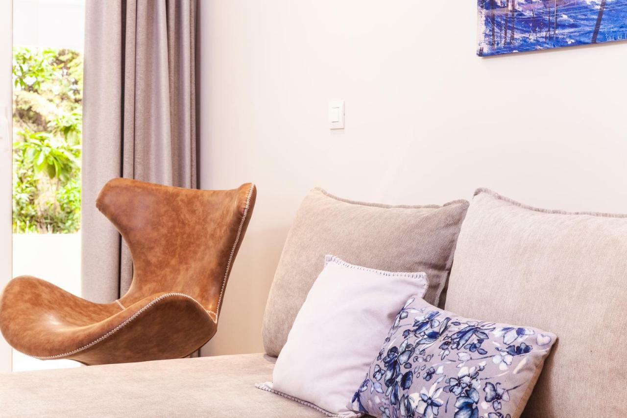 Sweet Suite Flora In Vouliagmeni Athènes Extérieur photo